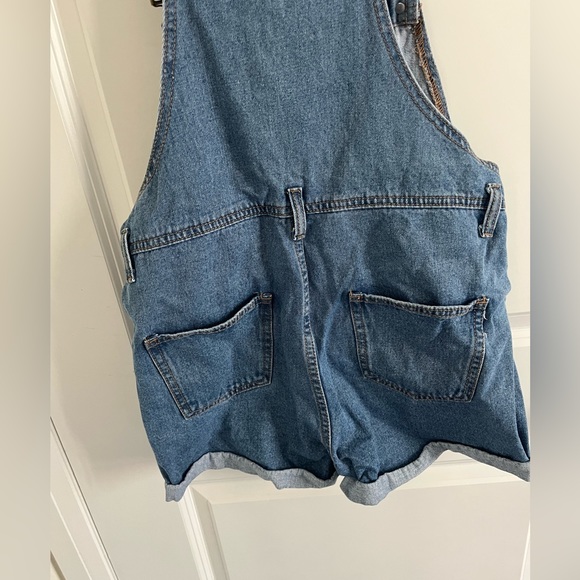 Cute overalls - Picture 5 of 5